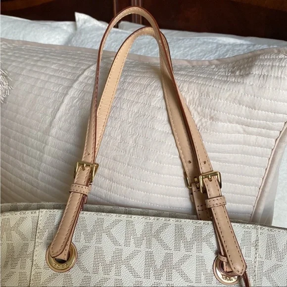 Michael Kors tote - Picture 7 of 16